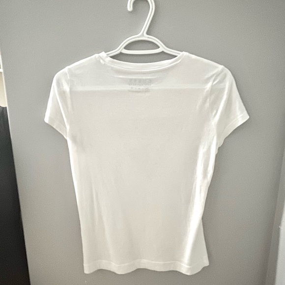 New! ✨Guess Top - Picture 3 of 4